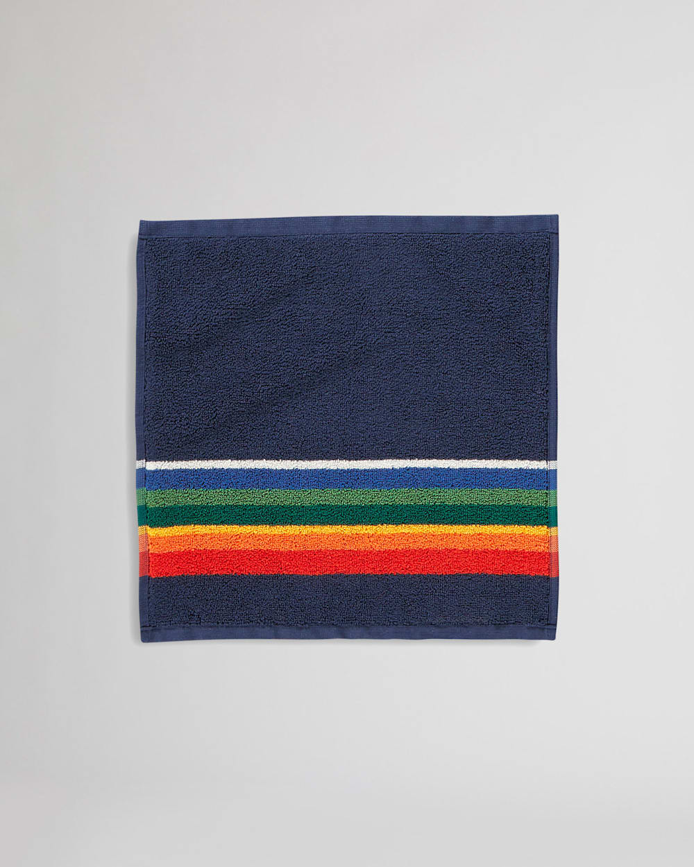 ALTERNATE VIEW OF CRATER LAKE NATIONAL PARK TOWEL SET IN NAVY image number 6