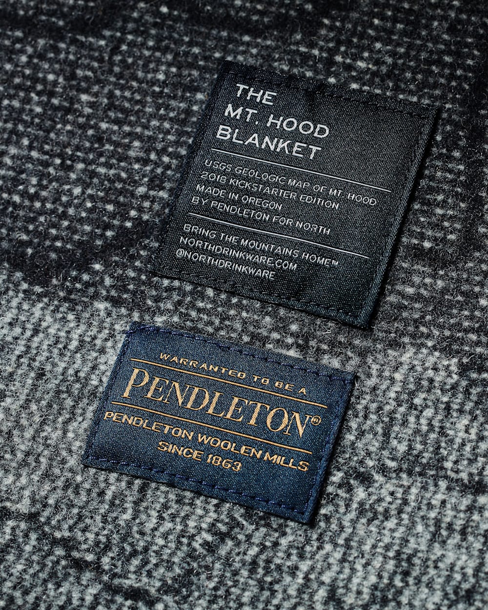 ALTERNATE VIEW OF MT. HOOD GEOLOGICAL BLANKET IN GREY/BLACK MULTI image number 3