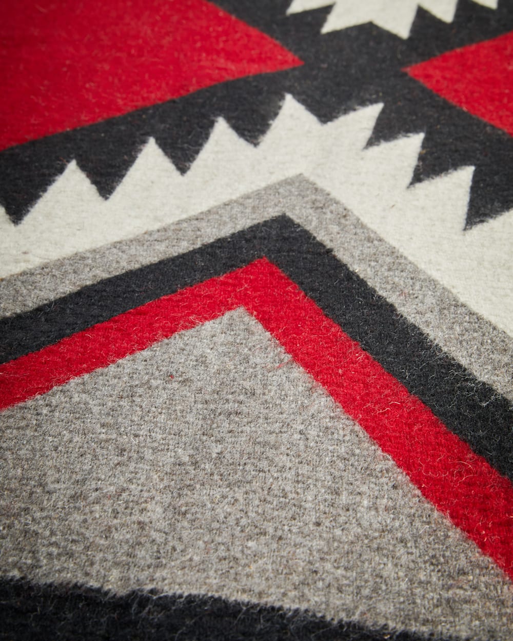 ALTERNATE VIEW OF ZAPOTEC DIAMOND RUG IN RED/BLACK image number 3