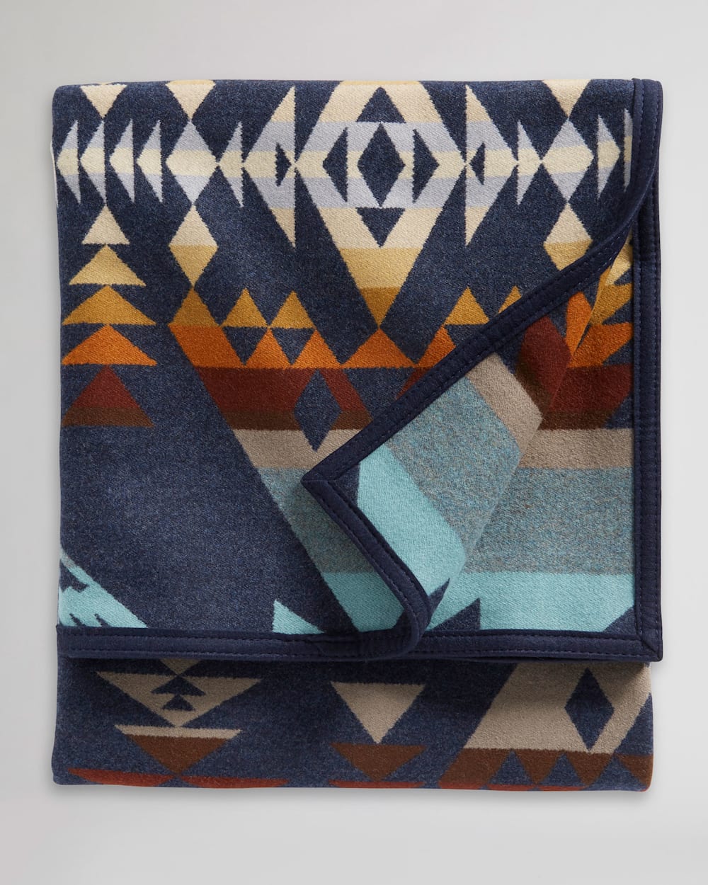 DIAMOND PEAK BLANKET IN NAVY image number 3