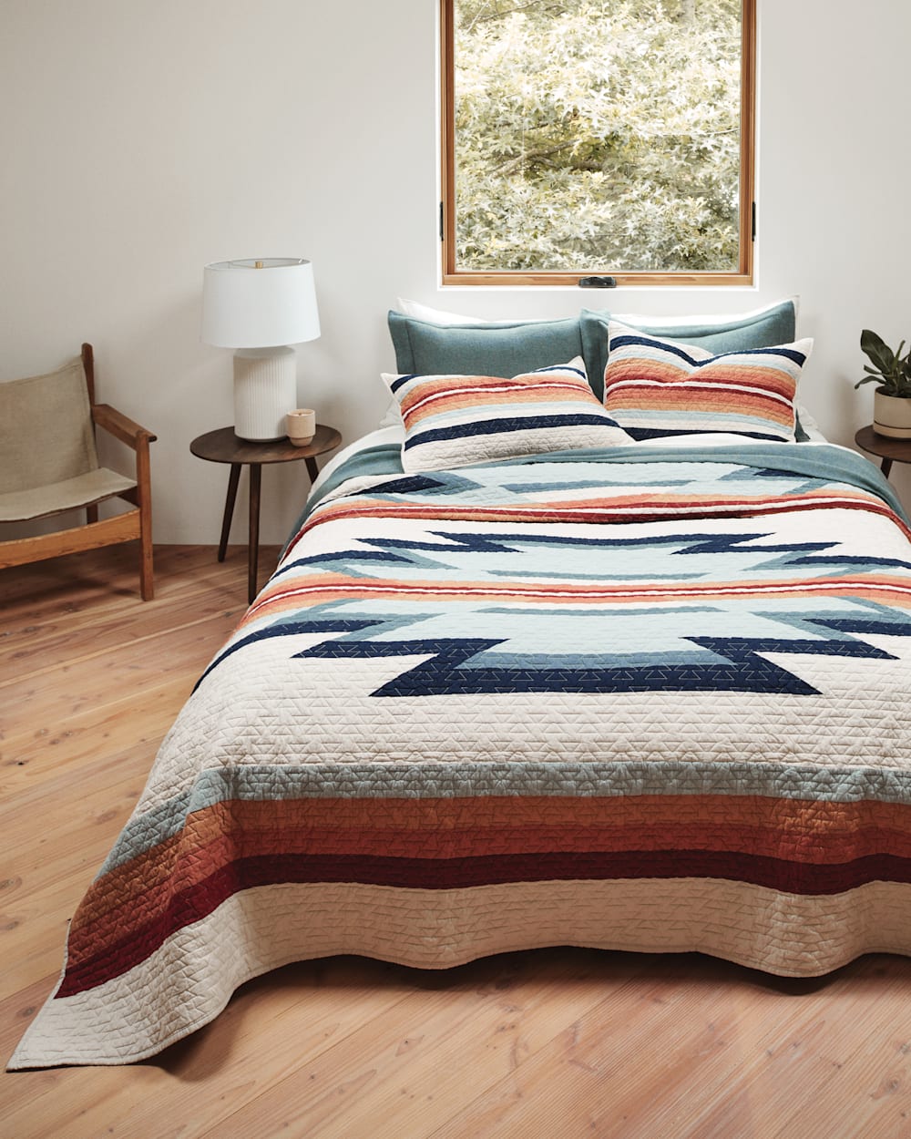 BED SHOT OF WYETH TRAIL PIECED QUILT IN TAN MULTI image number 4