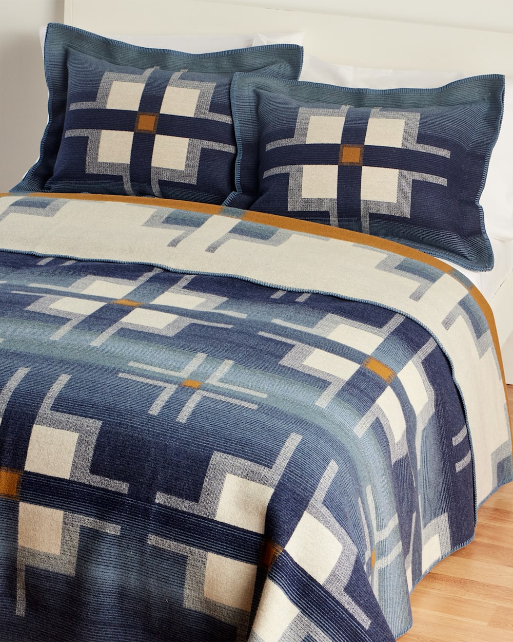 SANTA CRUZ BLANKET IN BLUE MULTI image number 1