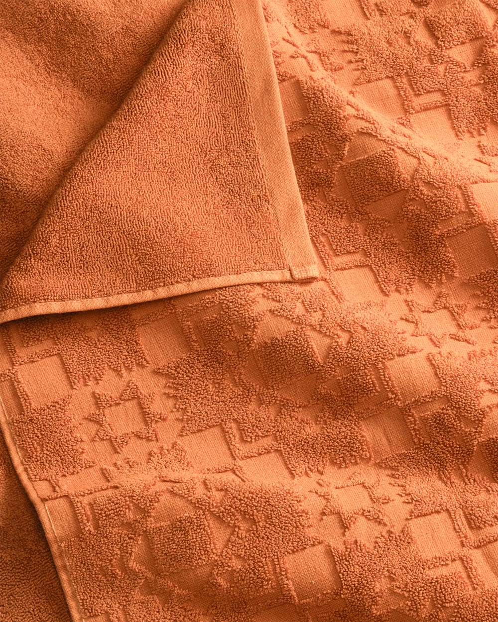 ALTERNATE VIEW OF SCULPTED TOWEL COLLECTION IN PERSIMMON image number 2