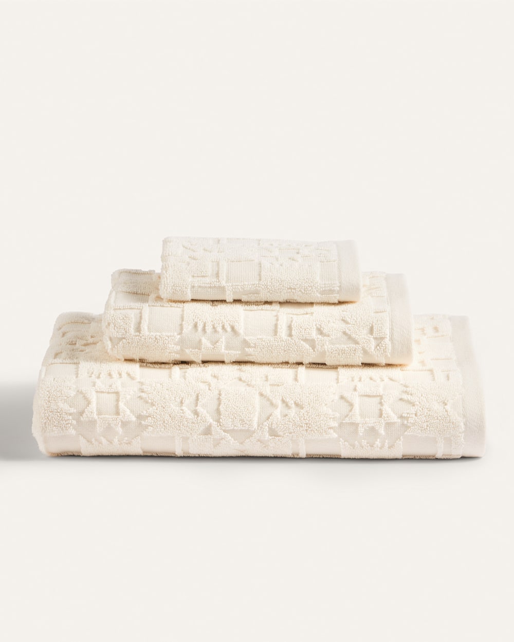 SCULPTED TOWEL COLLECTION IN IVORY image number 1