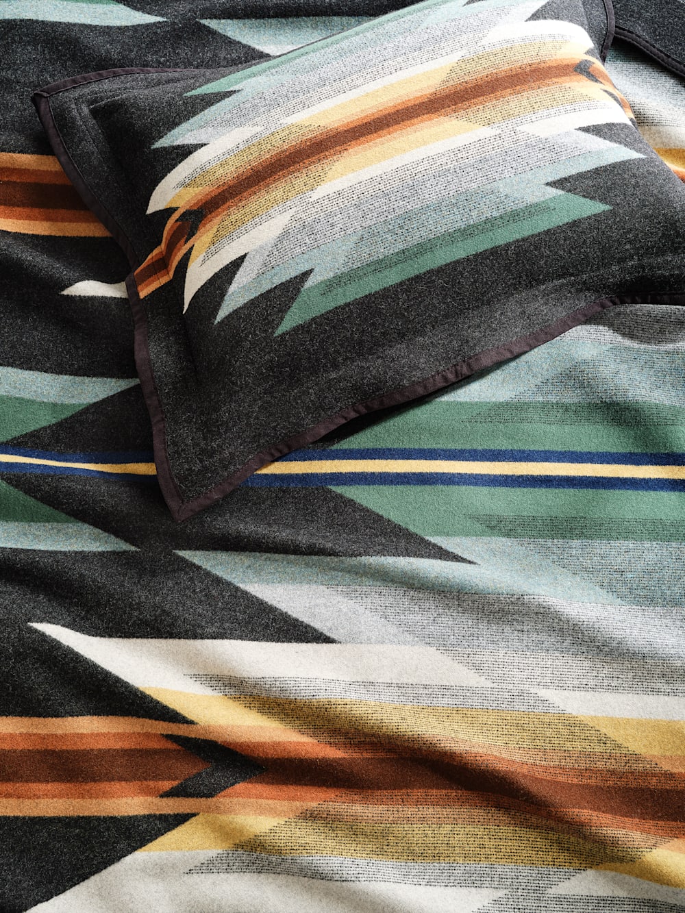 ALTERNATE VIEW OF WYETH TRAIL JACQUARD BEDDING COLLECTION IN OXFORD image number 2
