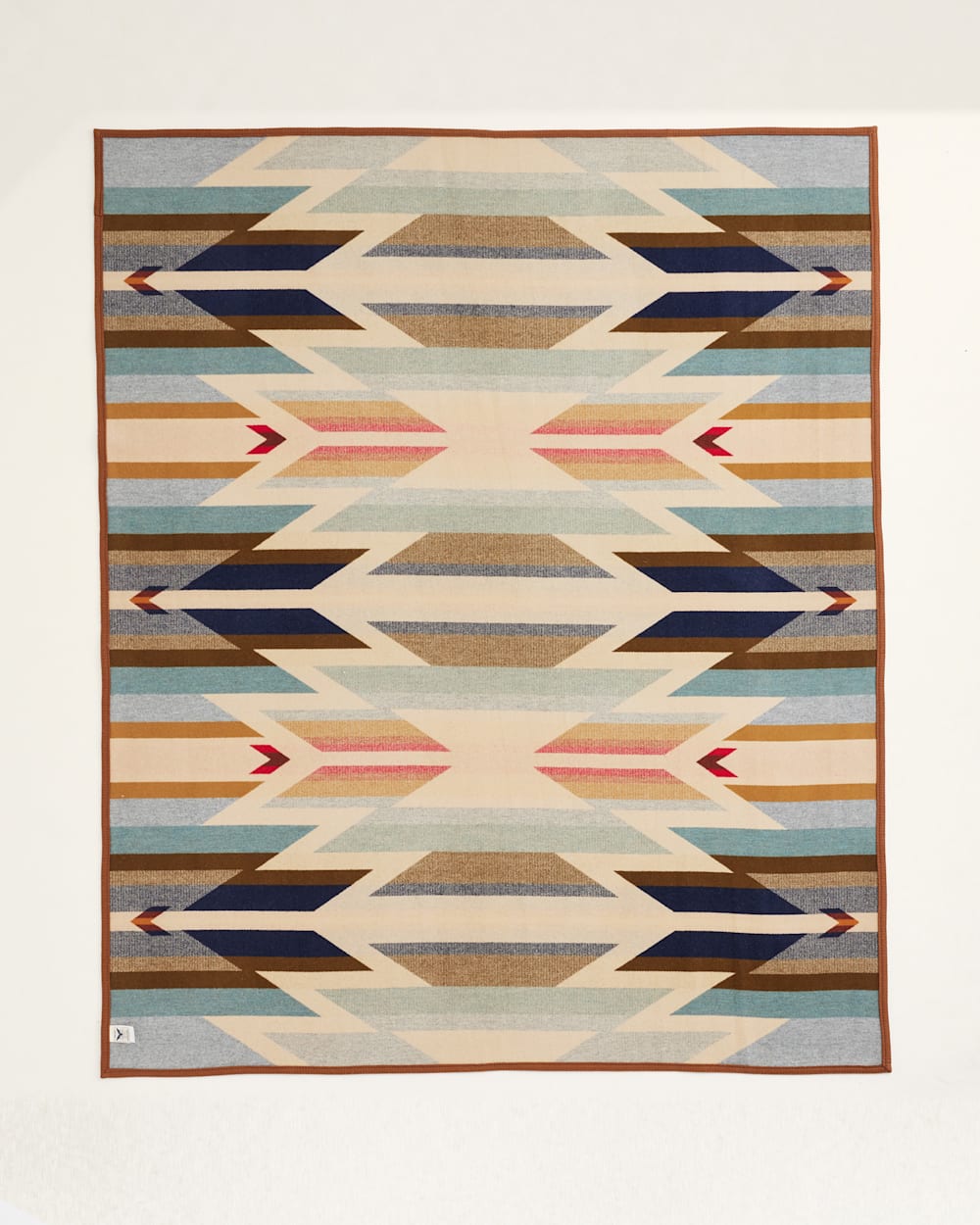 ALTERNATE VIEW OF WYETH TRAIL JACQUARD BEDDING COLLECTION IN BEIGE image number 4