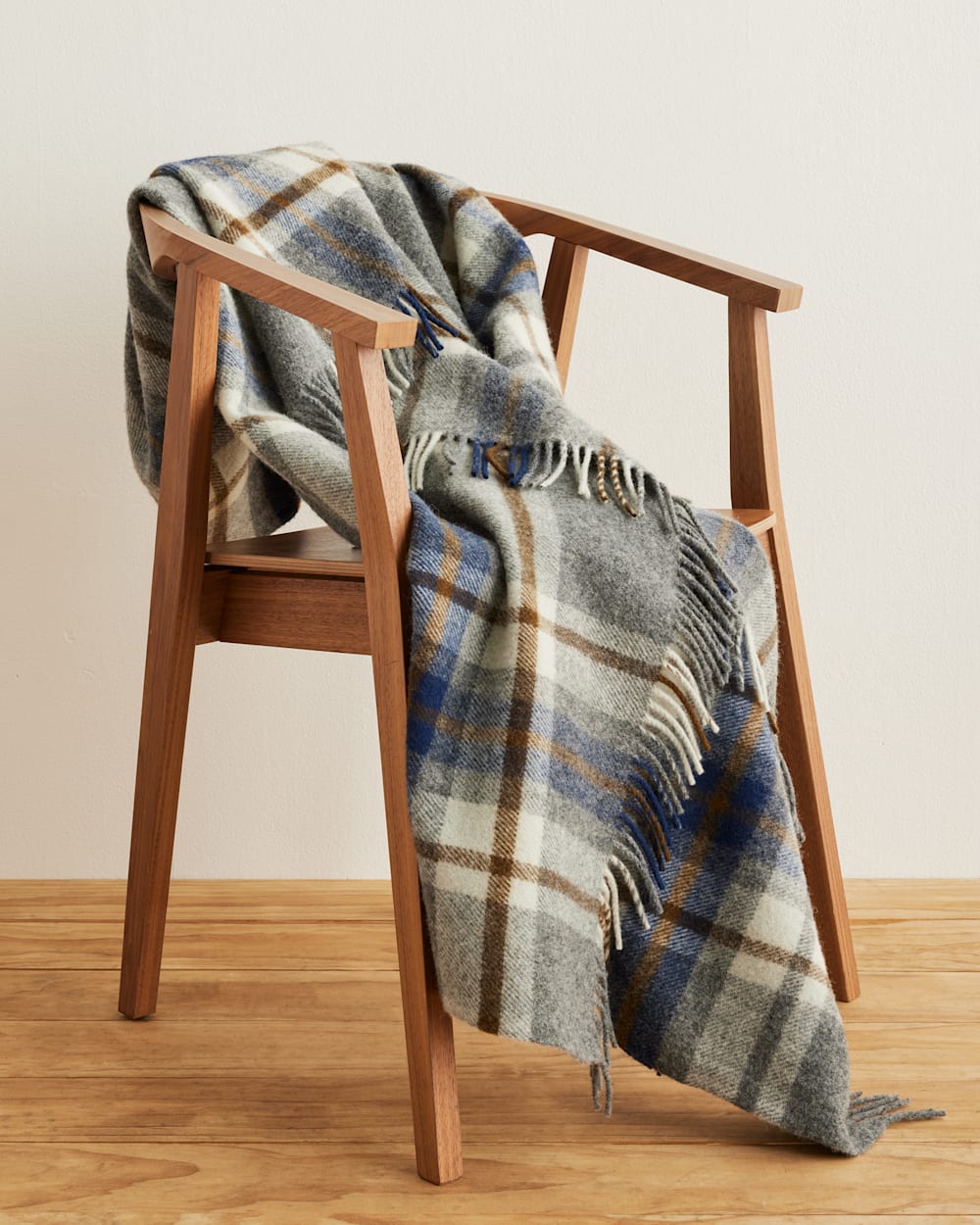 ALTERNATE VIEW OF MOTOR ROBE THROW WITH LEATHER CARRIER IN RALEIGH PLAID image number 6