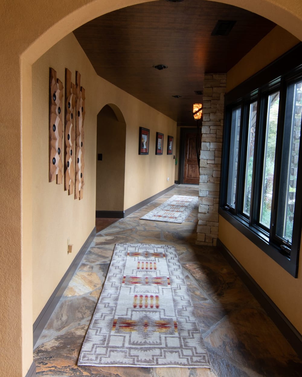 HANDMADE HARDING RUG IN WHITE image number 3