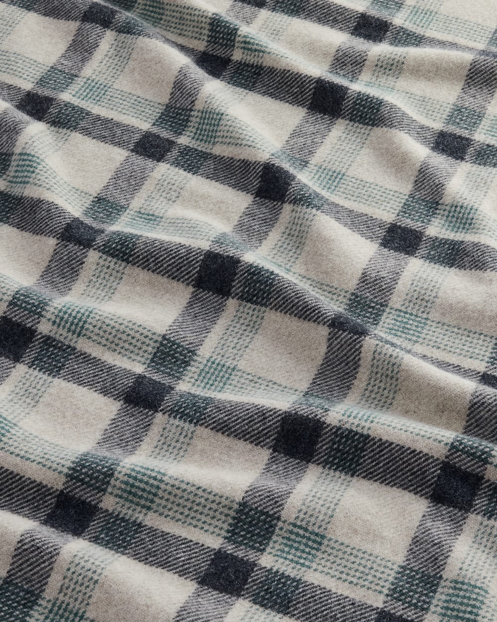 CLOSE UP VIEW OF ECO-WISE WOOL FRINGED THROW IN OAT KELSO PLAID image number 3