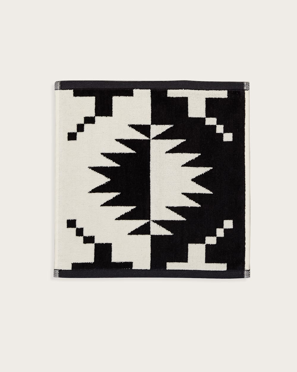 ALTERNATE VIEW OF SPIDER ROCK TOWEL COLLECTION IN BLACK/WHITE image number 4