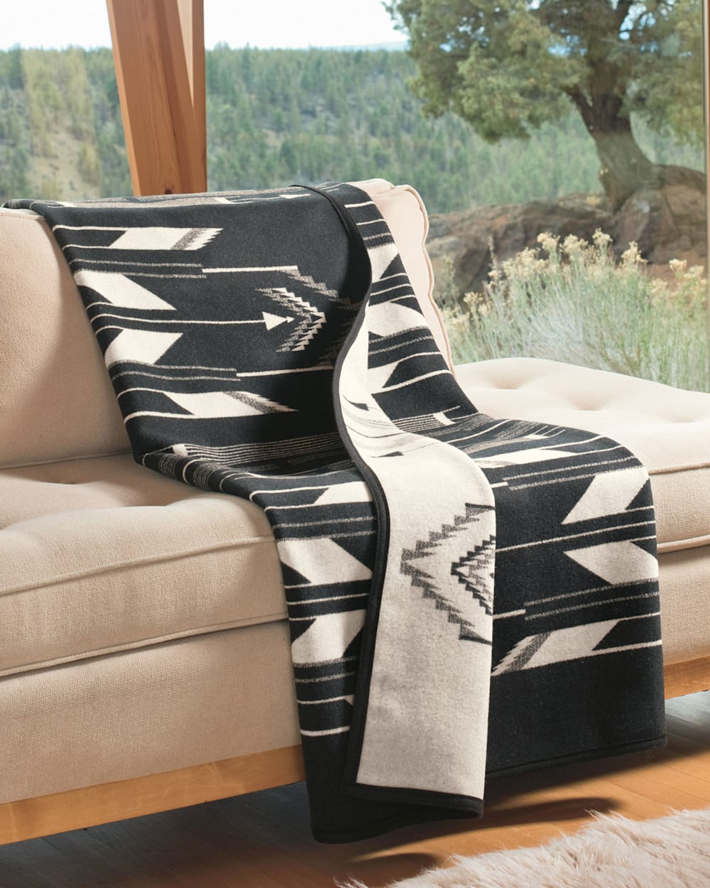 ADDITIONAL VIEW OF TSI MAYOH BLANKET image number 3
