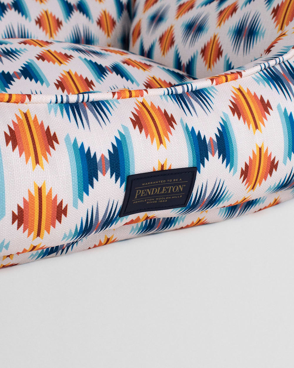 ALTERNATE VIEW OF FALCON COVE ALL SEASON DOG KUDDLER IN FALCON COVE image number 5