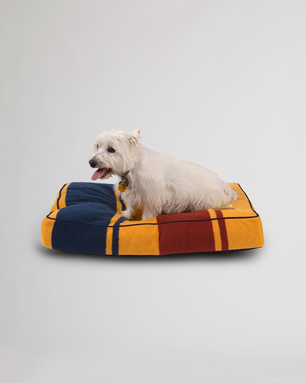 ALTERNATE VIEW OF YELLOWSTONE NATIONAL PARK DOG BED IN YELLOWSTONE image number 2