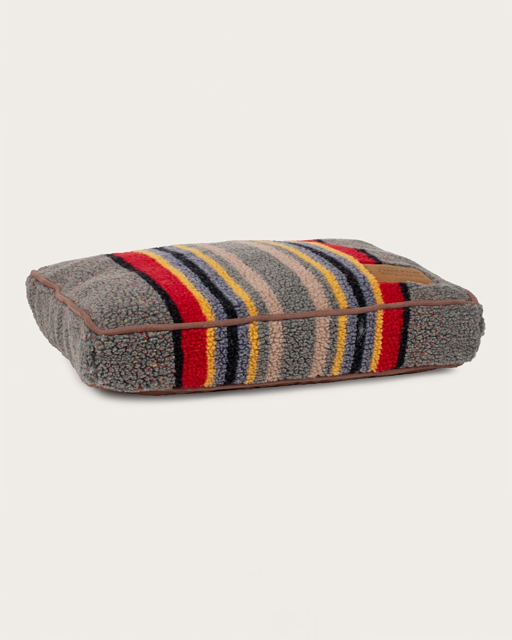 ALTERNATE VIEW OF YAKIMA CAMP PET BED - NAPPER IN GREEN HEATHER image number 2