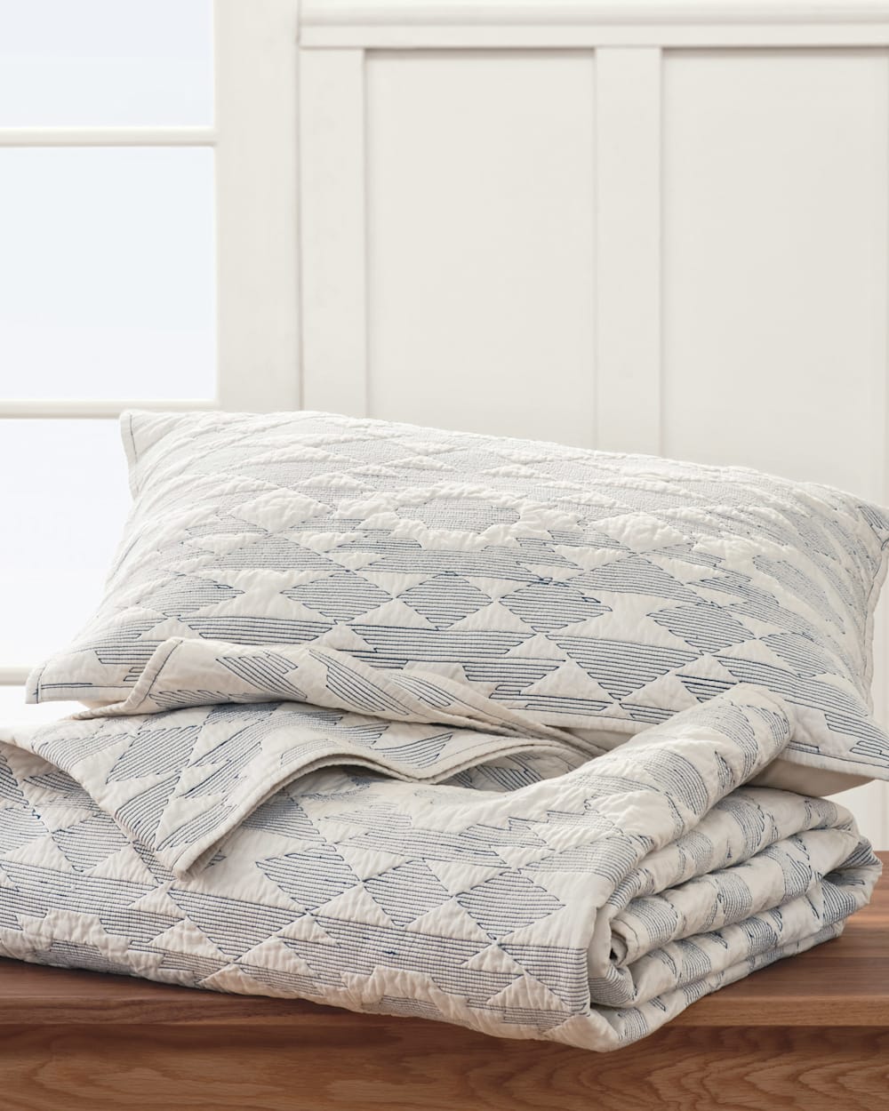 ADDITIONAL VIEW OF YUMA STAR STITCHED QUILT SET IN BLUE image number 4