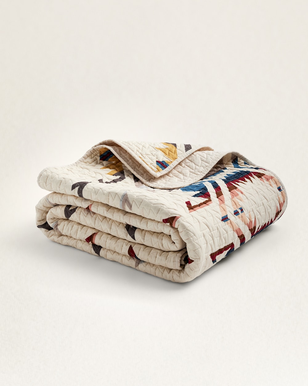 WHITE SANDS PRINTED QUILT SET IN IVORY MULTI image number 1