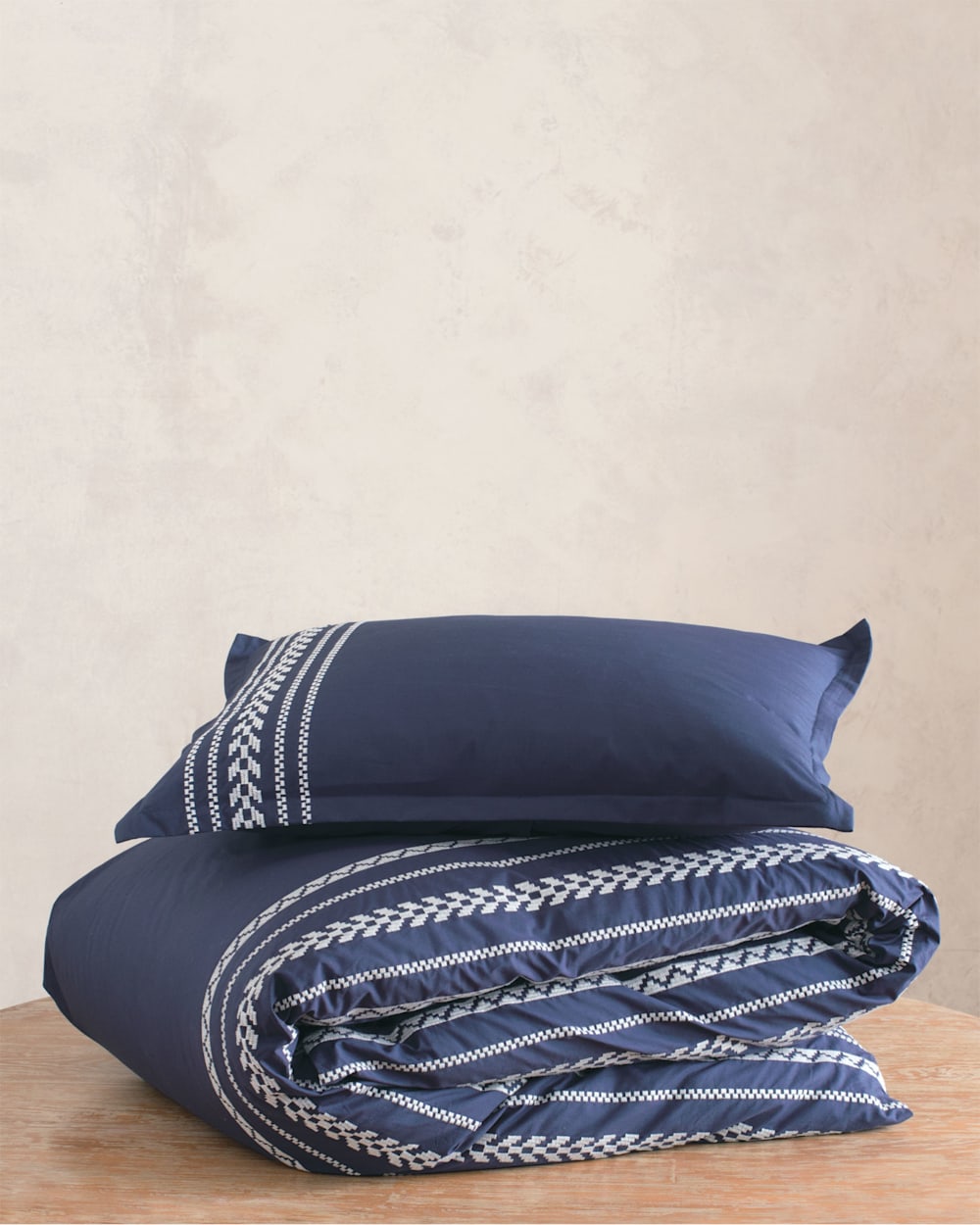 ADDITIONAL VIEW OF BOHEMIAN FAIR ISLE DUVET COVER SET IN INDIGO image number 4