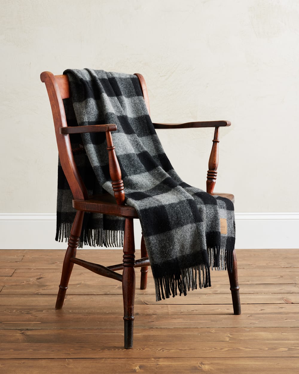 ALTERNATE VIEW OF MOTOR ROBE THROW WITH LEATHER CARRIER IN ROB ROY CHARCOAL image number 4