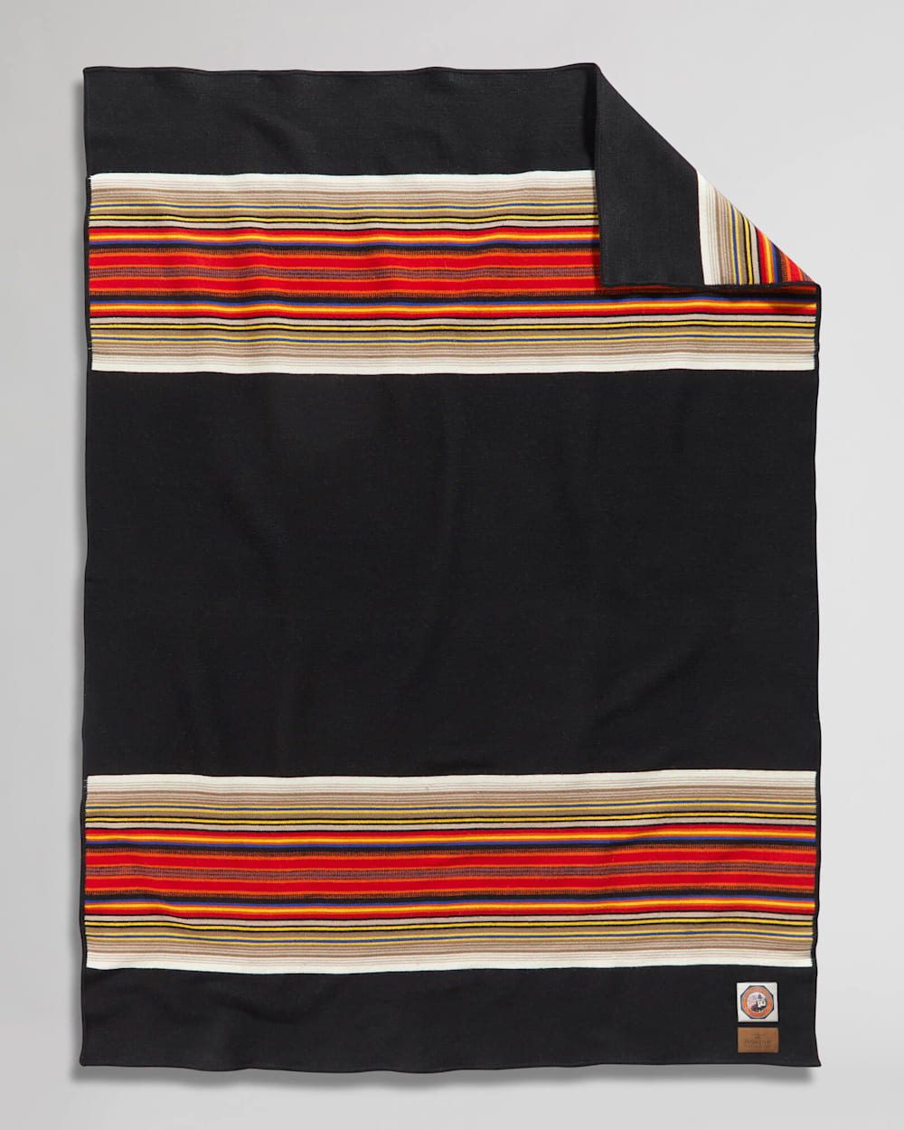 ACADIA NATIONAL PARK THROW WITH CARRIER IN BLACK image number 1