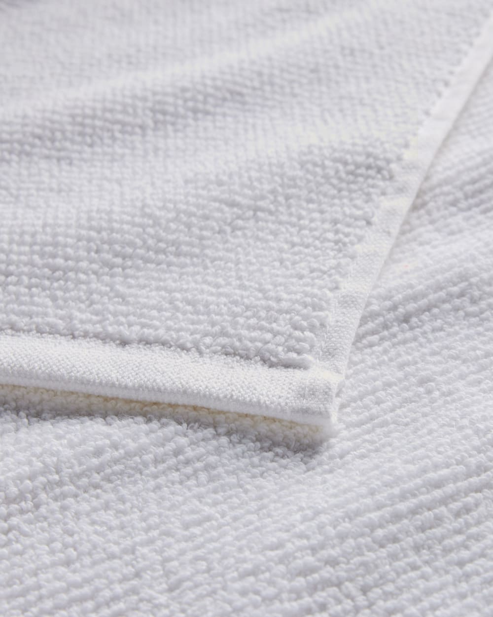 ALTERNATE VIEW OF LOS LUNAS TONAL TOWEL COLLECTION IN BRIGHT WHITE image number 6