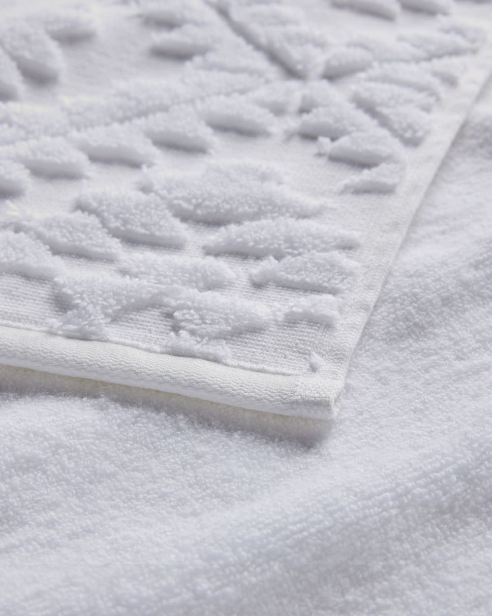 ALTERNATE VIEW OF RANCHO ARROYO TOWEL COLLECTION IN BRIGHT WHITE image number 6