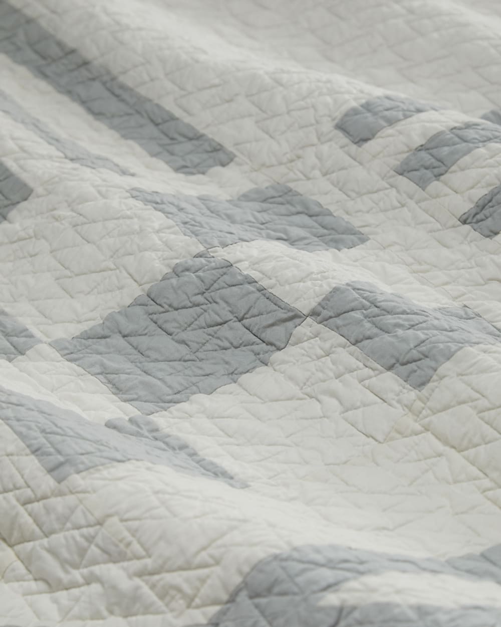 ALTERNATE VIEW OF WILLOW CREEK PIECED QUILT SET IN IVORY image number 2