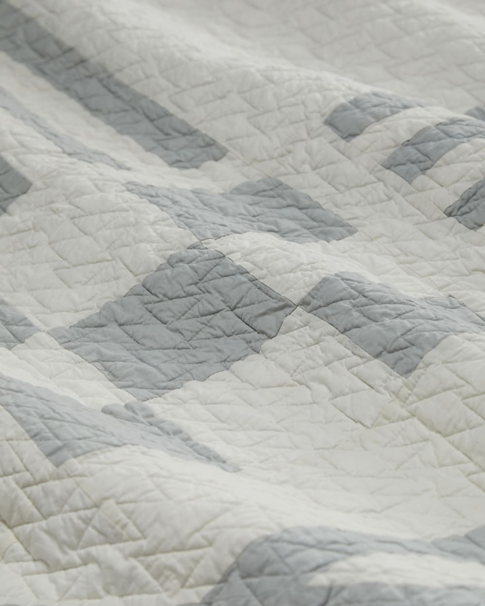 ALTERNATE VIEW OF WILLOW CREEK PIECED QUILT SET IN IVORY image number 4