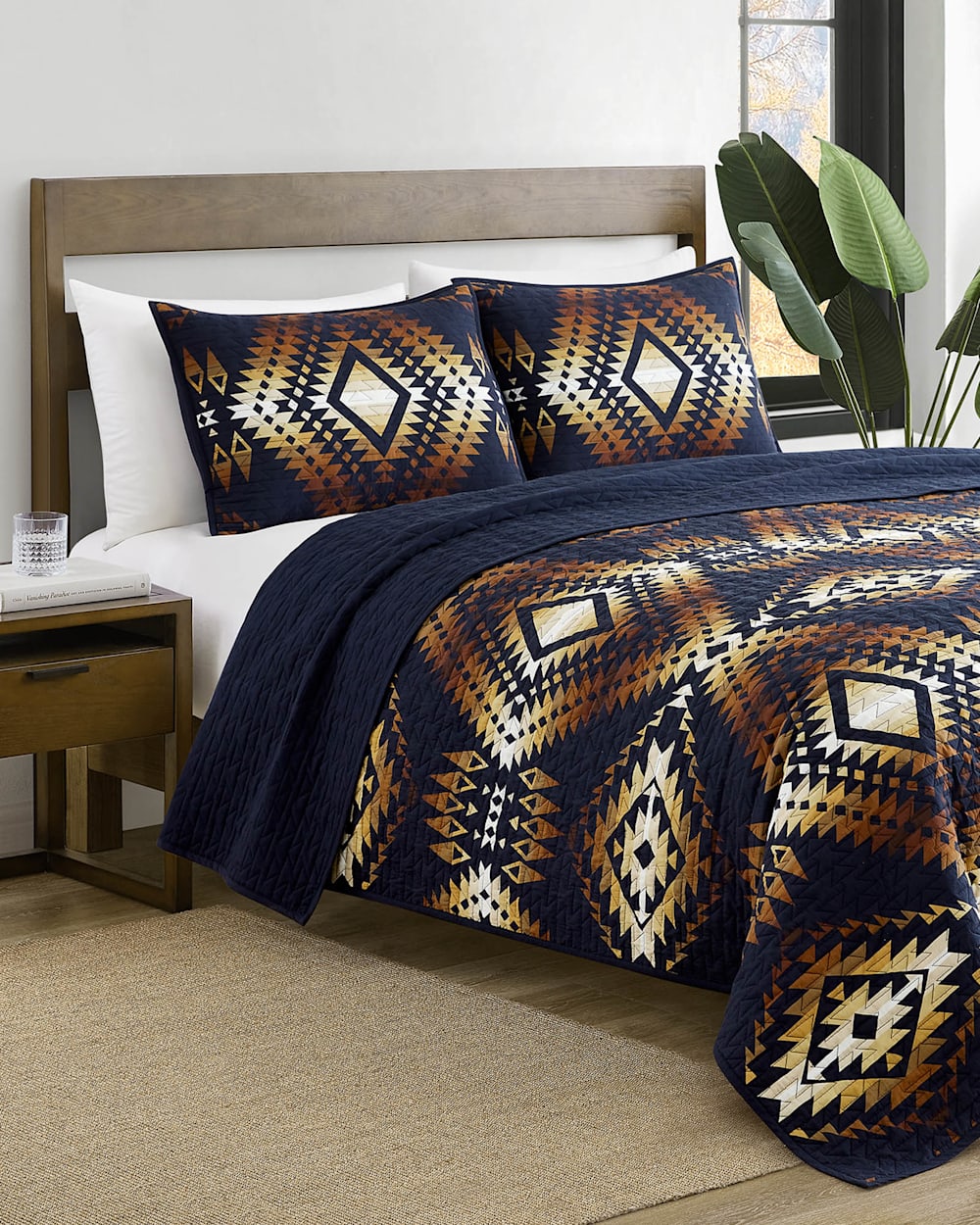 ALTERNATE VIEW OF MISSION TRAILS PRINTED COVERLET SET IN NAVY MULTI image number 4