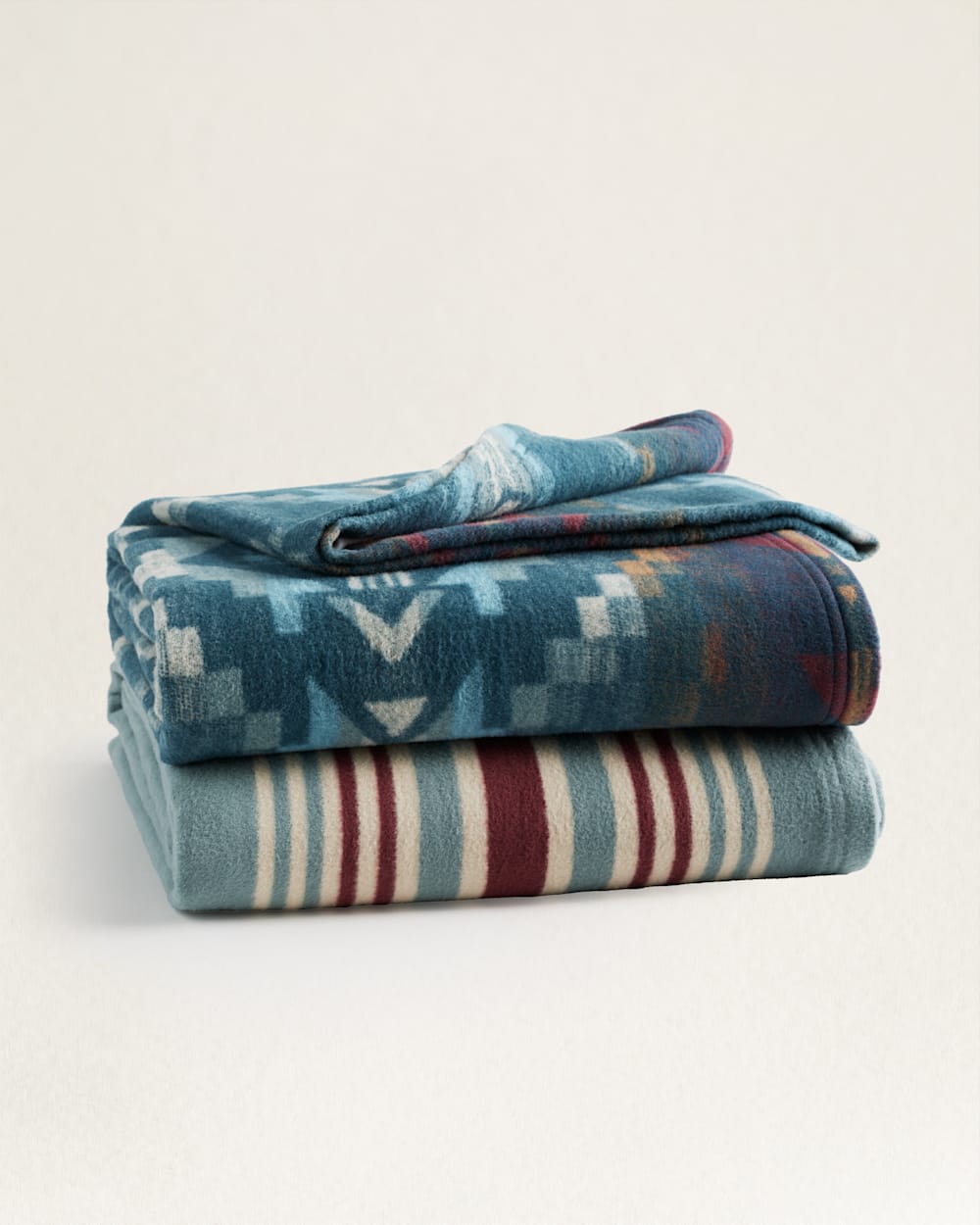 CARICO LAKE/STRIPE ORGANIC COTTON THROW GIFT PACK IN MARINE/SHALE image number 1