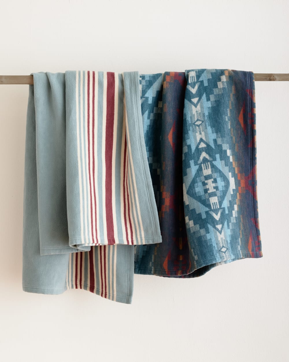 ALTERNATE VIEW OF CARICO LAKE/STRIPE ORGANIC COTTON THROW GIFT PACK IN MARINE/SHALE image number 6