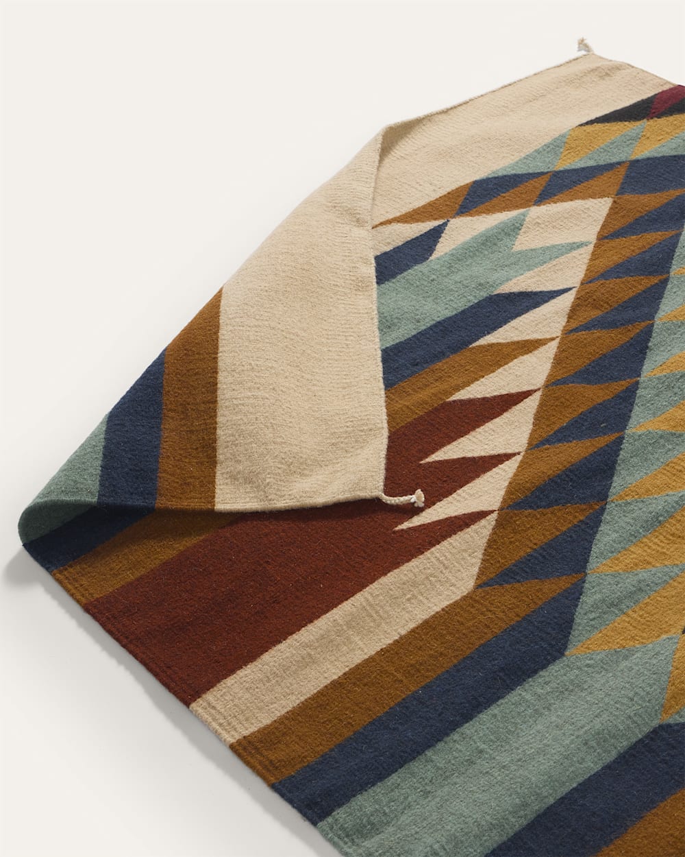 ALTERNATE VIEW OF GATEWAY CANYON RUG IN MULTI image number 2