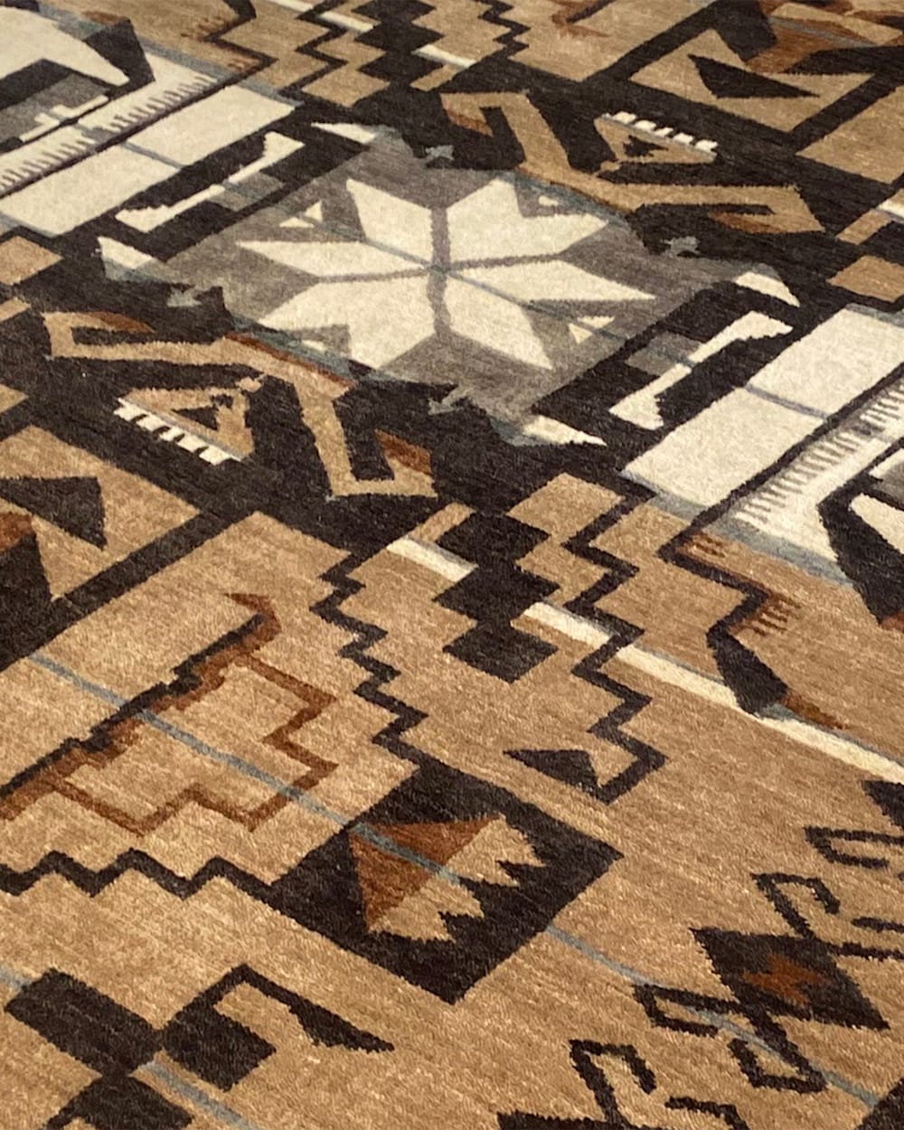 ALTERNATE VIEW OF STORM FALCON RUG IN TAN/BLACK MULTI image number 3