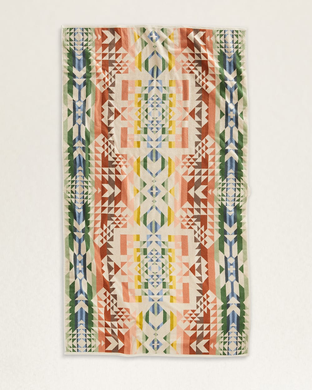 Pendleton larga geometric-print towel - Neutrals