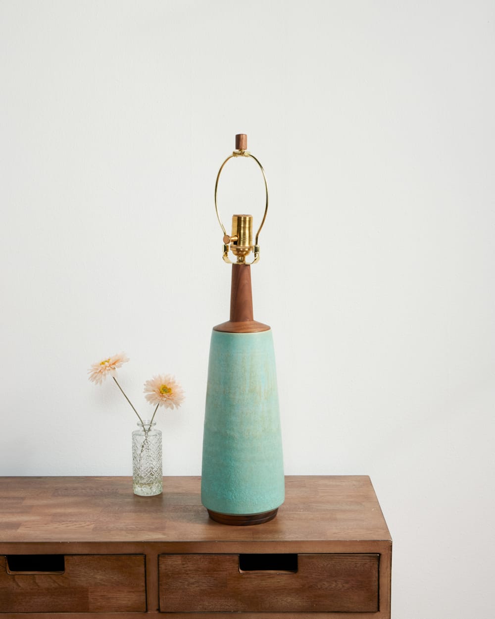 ALTERNATE VIEW OF HANDMADE STONEWARE & WOOD TABLE LAMP IN SEAFOAM image number 2