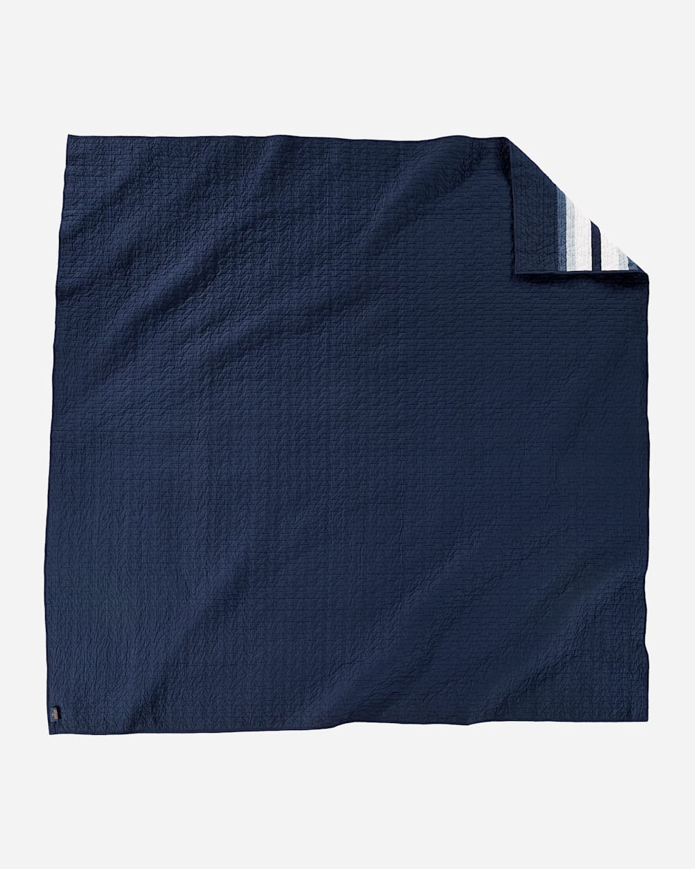 ALTERNATE VIEW OF CHIEF STAR PIECED QUILT SET IN NAVY image number 2