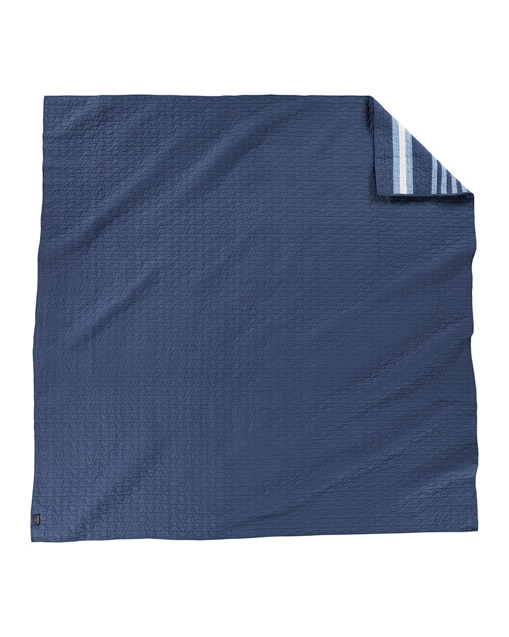 ALTERNATE VIEW OF CREEKSIDE PIECED QUILT IN INDIGO image number 3