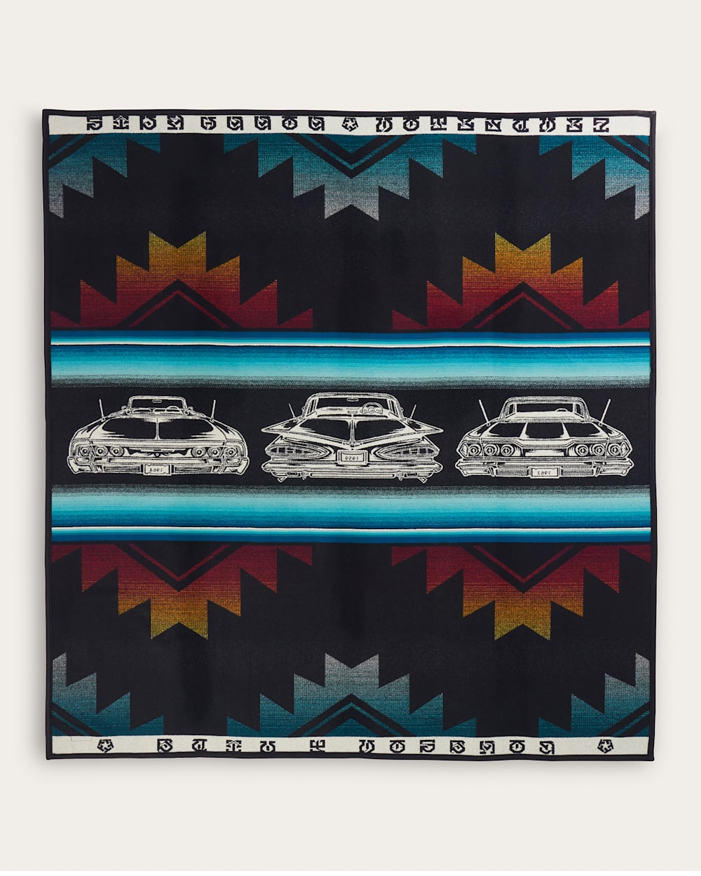 ALTERNATE VIEW OF BOBBY RUIZ X PENDLETON BLANKET IN CORAZON Y VIDA image number 2