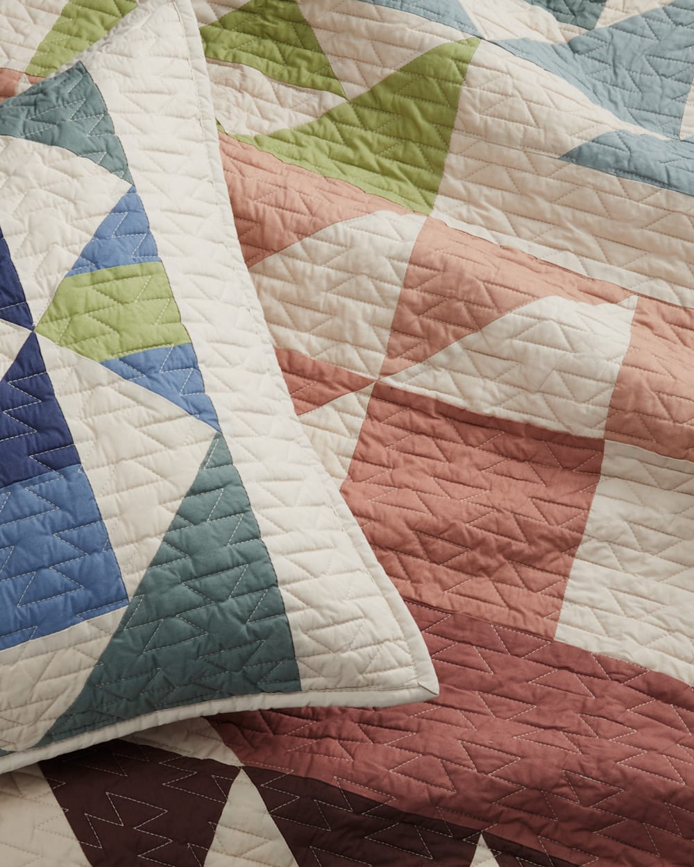 ALTERNATE VIEW OF OPAL SPRINGS PIECED QUILT SET IN TAN MULTI image number 3