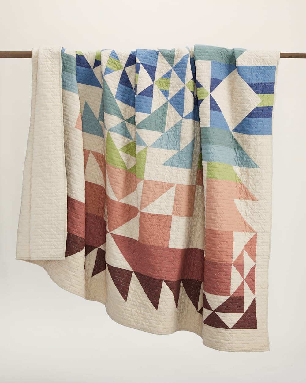 ALTERNATE VIEW OF OPAL SPRINGS PIECED QUILT SET IN TAN MULTI image number 5