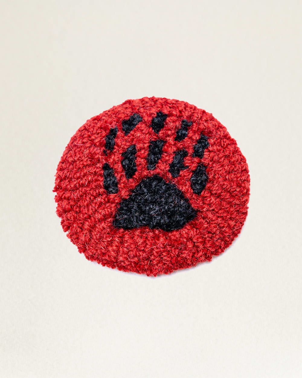 BEAR PAW HOOKED COASTER SET IN BLACK/RED image number 1