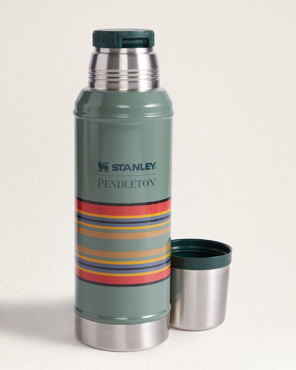 STANLEY CLASSIC INSULATED BOTTLE IN HAMMERTONE GREEN image number 1