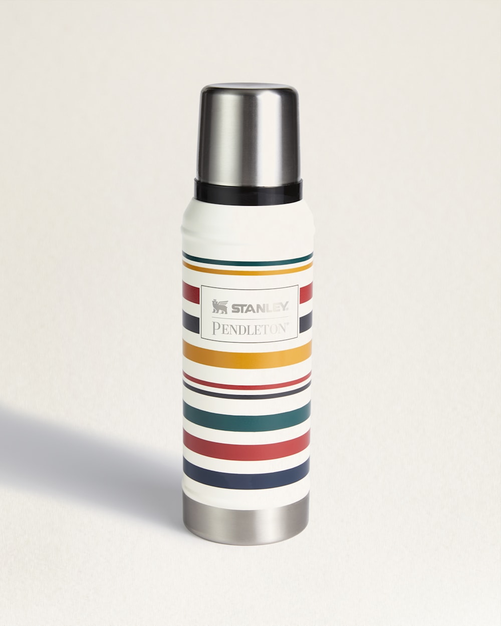 STANLEY CLASSIC INSULATED BOTTLE IN WHITE image number 1