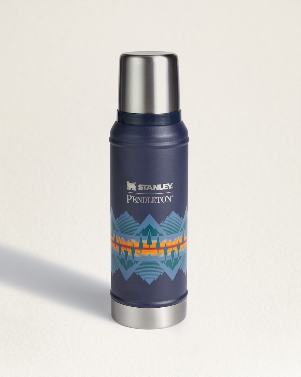 STANLEY CLASSIC INSULATED BOTTLE IN WILDLAND HEROES image number 1