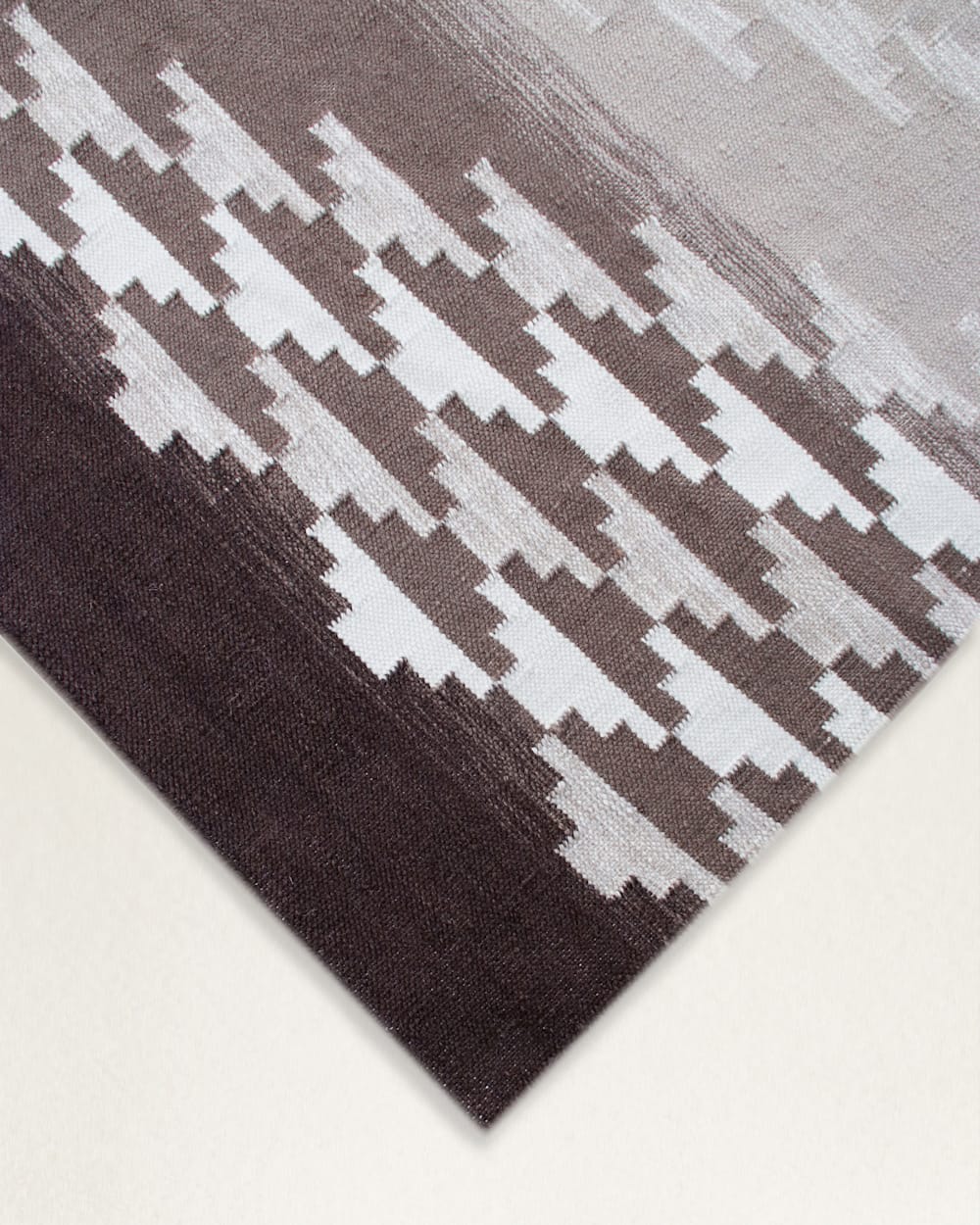 ALTERNATE VIEW OF SALT CREEK RUG IN LINEN image number 2