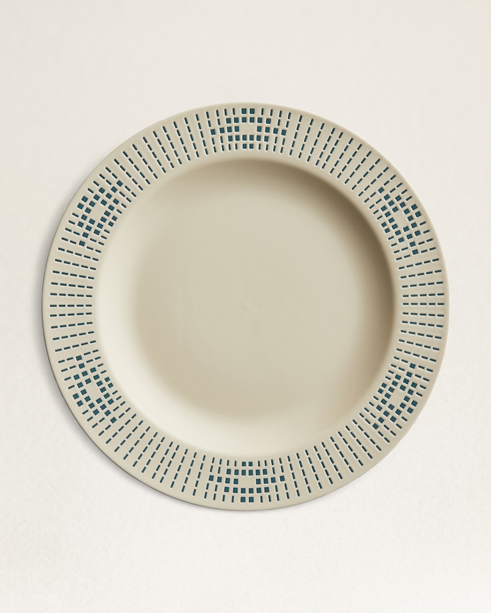 STONEWARE DINNER PLATES IN BEADED SANDSHELL image number 1