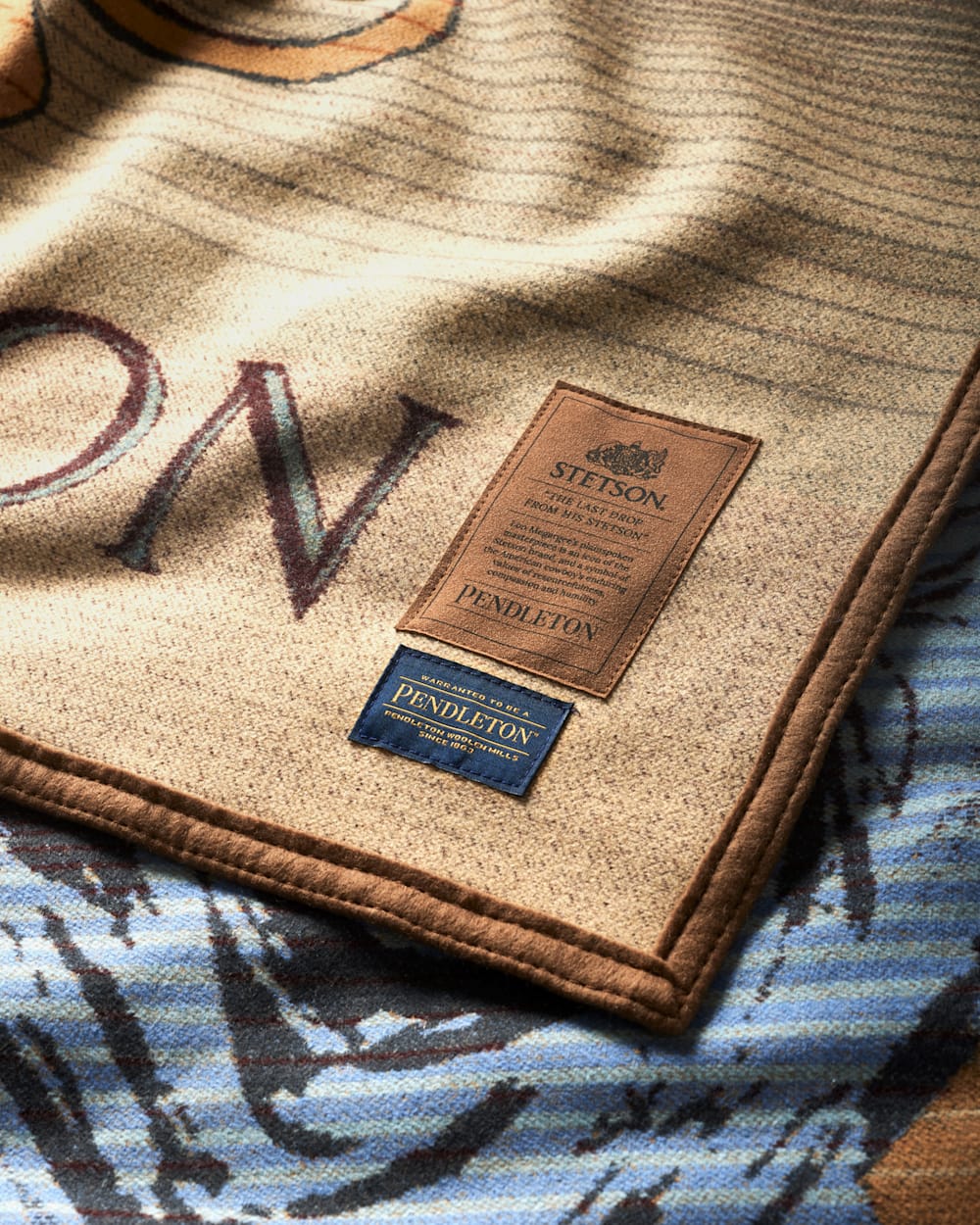 CLOSE UP VIEW OF LABEL ON THE LAST DROP FROM HIS STETSON SPECIAL EDITION BLANKET IN BLUE/TAN image number 3