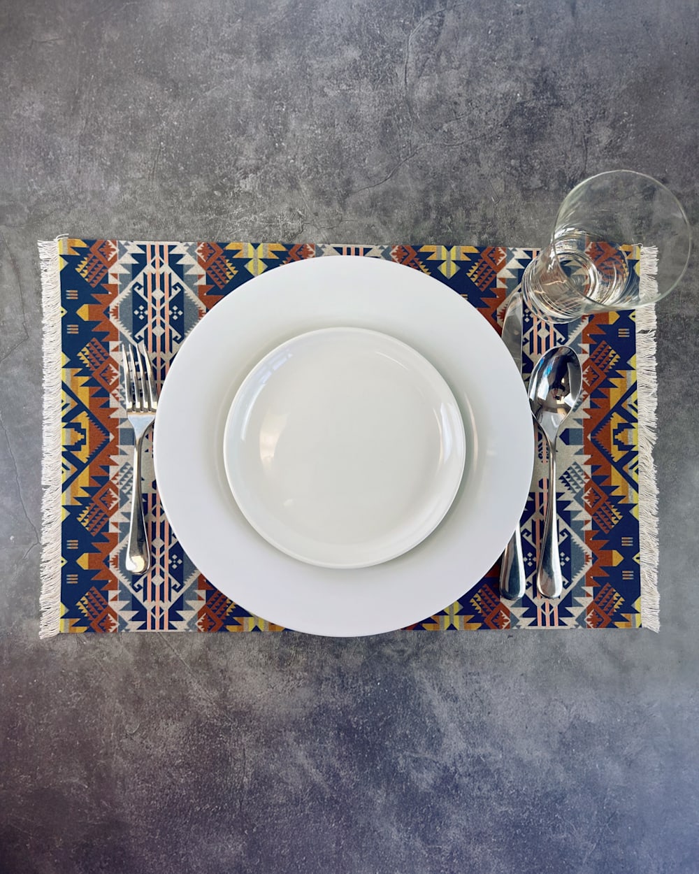 ALTERNATE VIEW OF JOURNEY WEST PLACE RUG IN MULTI image number 4