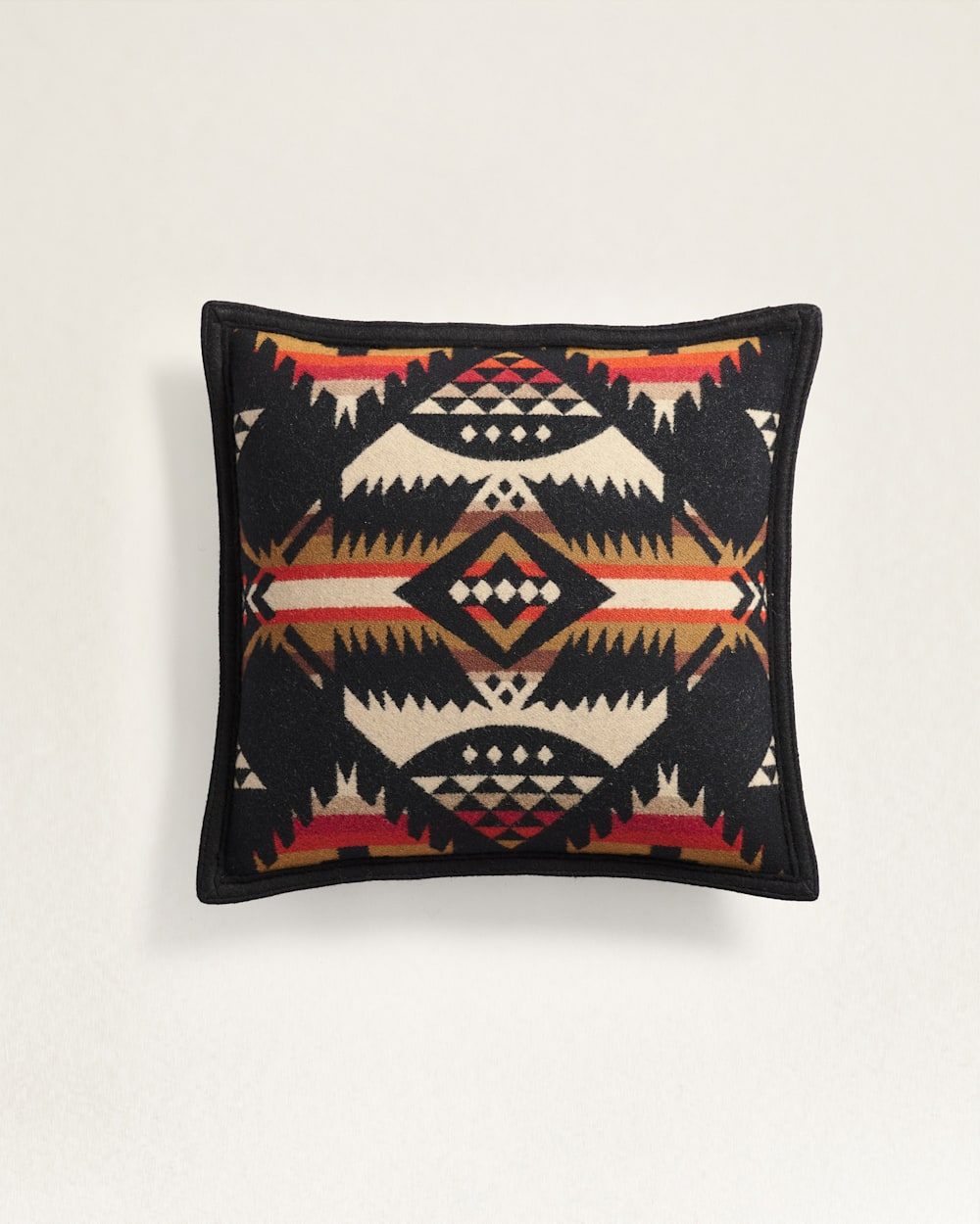 NEHALEM PILLOW IN BLACK image number 1