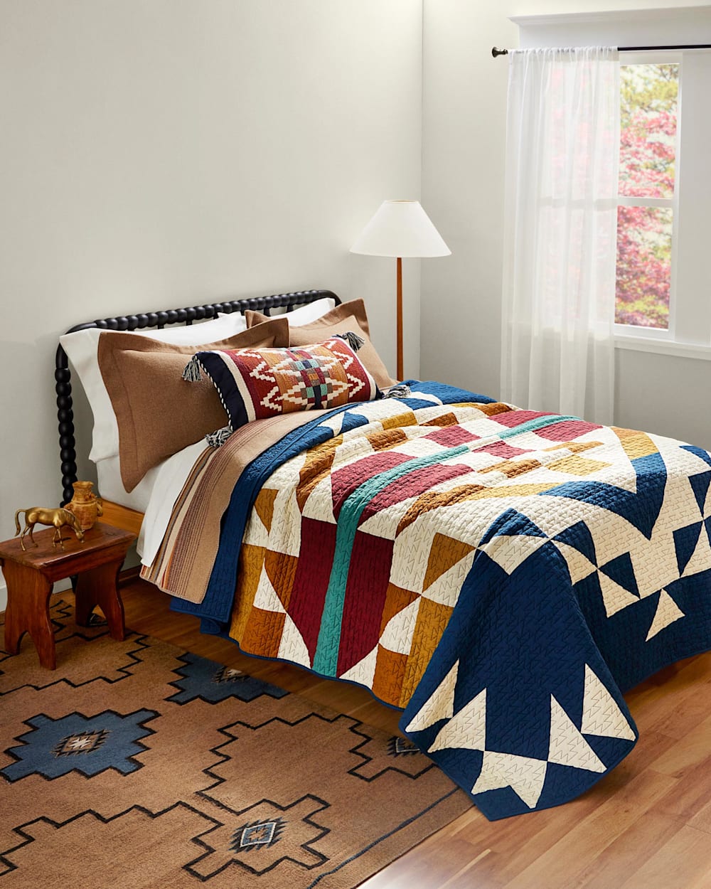 CASTLE ROCK PIECED QUILT SET IN NAVY MULTI image number 1