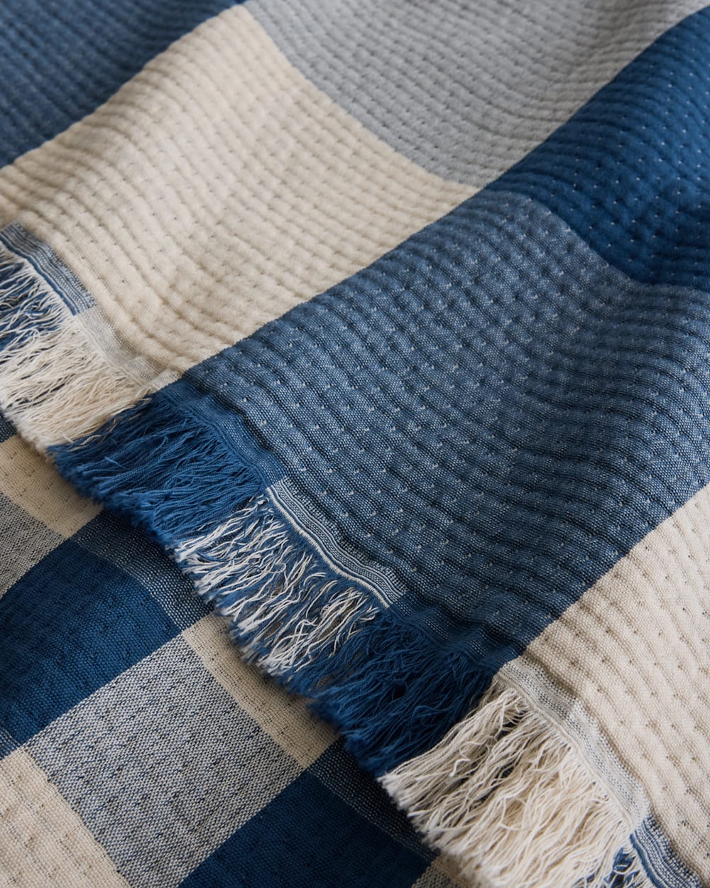 ALTERNATE VIEW OF BLOCK PLAID ORGANIC COTTON FRINGED THROW IN INDIGO/IVORY image number 3